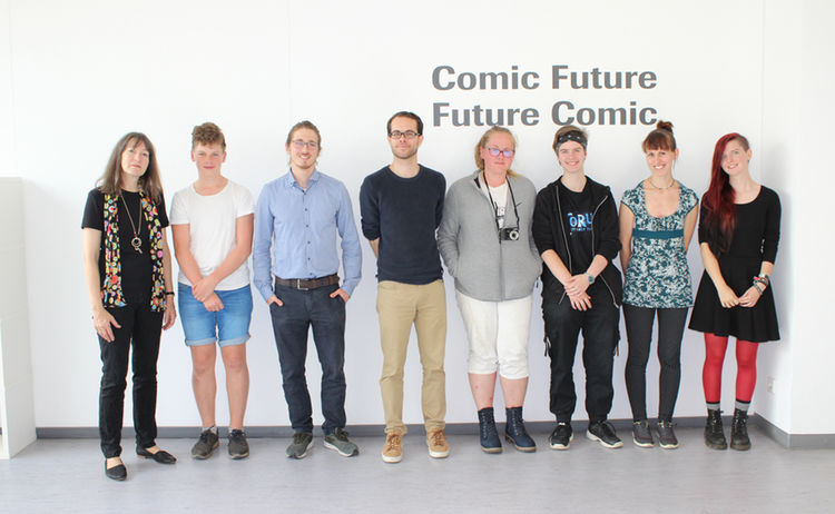Besucher der Ausstellung Comic Future: Zum Vergrößern auf Bild klicken