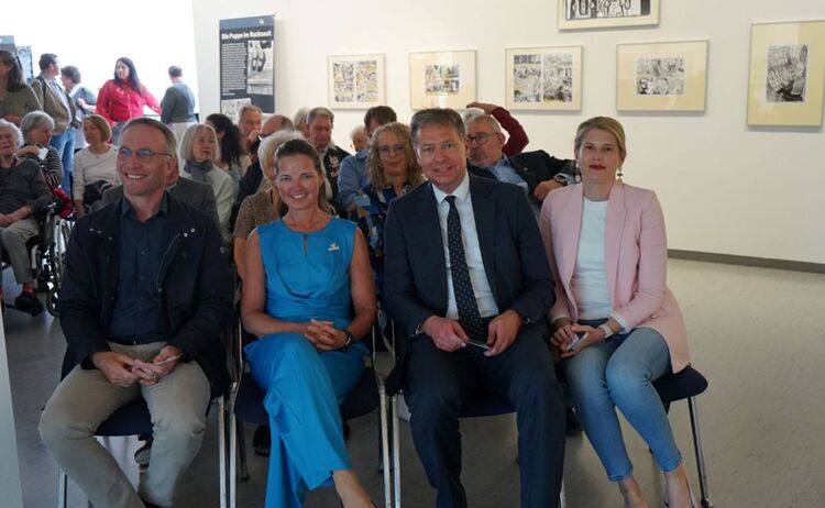 R.Pötzsch, 1.BGM, L.Partsch, Kulturrefentin, S.Mayer, MdB, Vizepräsident Bundes der Vertriebenen und Präsidiumsmitglied Sudetendeutschen Rates mit Begleitung v.l.n.r.: Zum Vergrößern auf Bild klicken