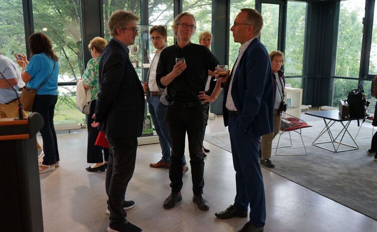 Daniel Baumgartner, Geschichtskoordinator Mühldorf, Edwin Hamberger, Stadtarchivar Mühldorf und Robert Pötzsch, Erster Bürgermeister (v.l.n.r.): Zum Vergrößern auf Bild klicken