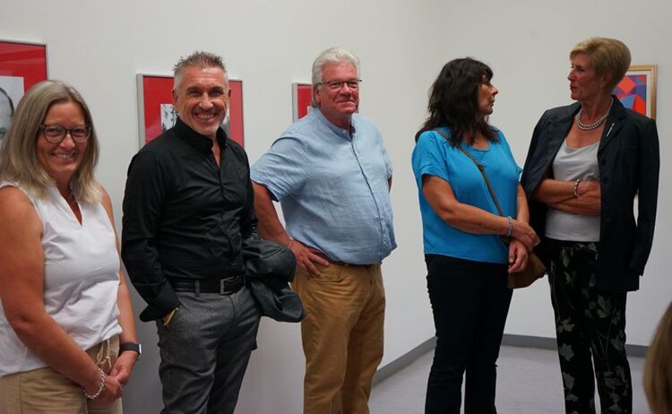 Claudia Stenzel, Norbert Meindl, Bernd Wegmann, Martina Arnusch-Haselwarter und Margit Roller in der Ausstellung.: Zum Vergrößern auf Bild klicken